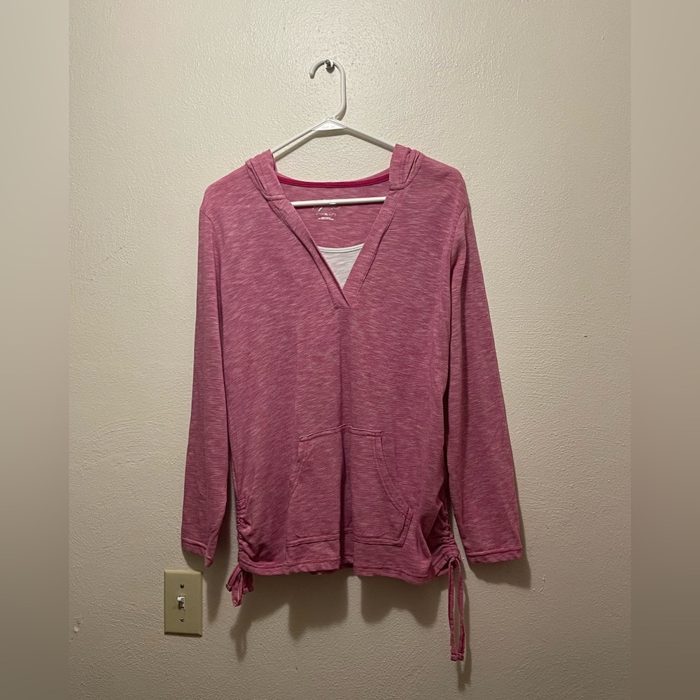 Women’s hooded lightweight long sleeve shirt